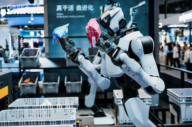 WAIC 2026探展｜具身智能：从“能运动”到“能干活”，产业化拐点已至